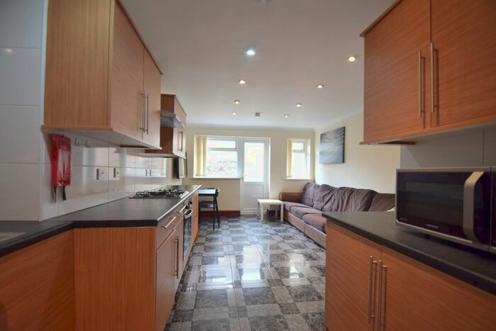 6 Bedroom Terraced House To Rent In Moy Road, Roath, CF24