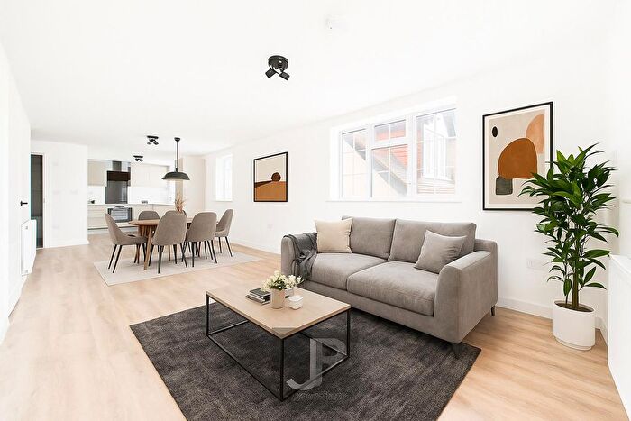 2 Bedroom Property To Rent In St. Marys Drive, Benfleet, SS7