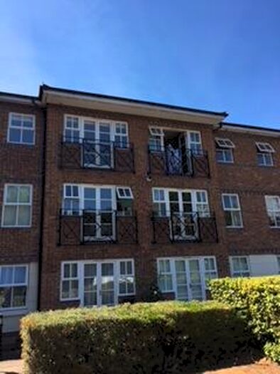2 Bedroom Flat To Rent In Rectory Court, E18