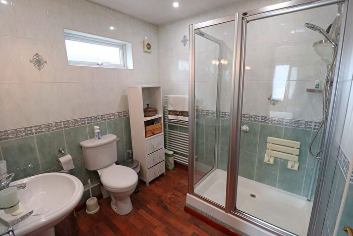 3 Bedroom Detached Bungalow For Sale In Warren Close, Rayleigh, SS6