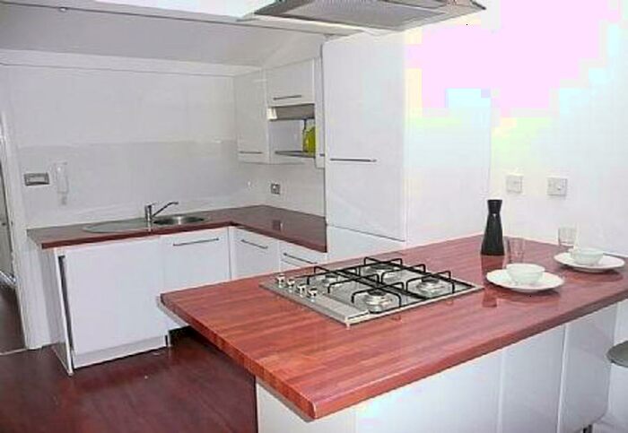 2 Bedroom Flat To Rent In Wilmslow Road, Manchester, M20