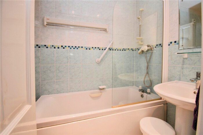 3 Bedroom Terraced House For Sale In Botley Road, Romsey, Hampshire, SO51