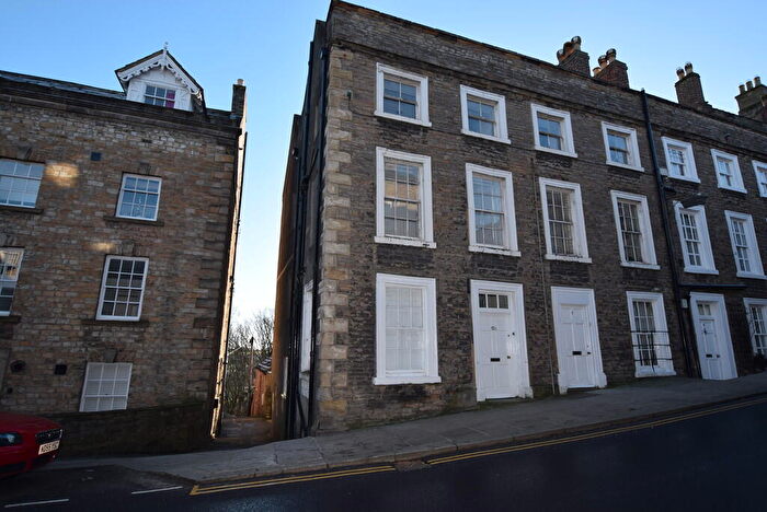 3 Bedroom Flat To Rent In Frenchgate, Richmond, DL10