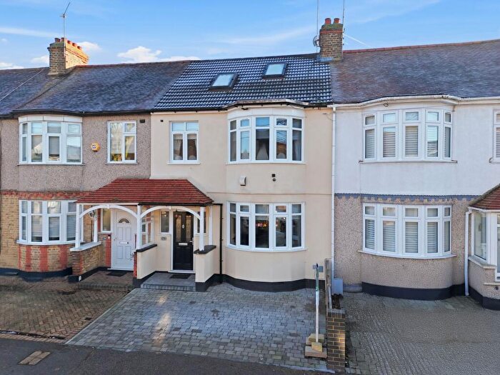 4 Bedroom Terraced House For Sale In Lyndhurst Drive, Hornchurch, RM11