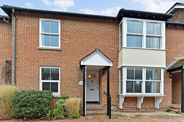 2 Bedroom Flat To Rent In Tarrant Wharf, Arundel, BN18