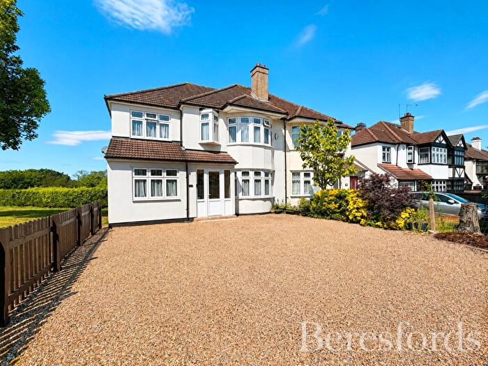 5 Bedroom Semi-Detached House For Sale In Abbs Cross Lane, Hornchurch, RM12