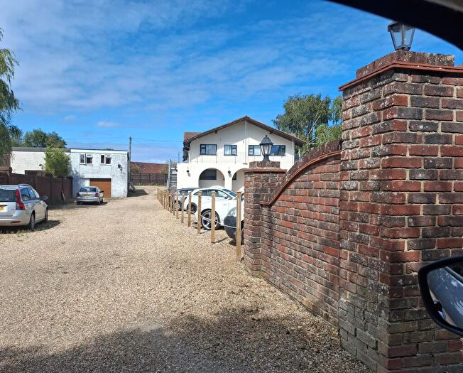 2 Bedroom House To Rent In Ashey Park, Ryde, PO33