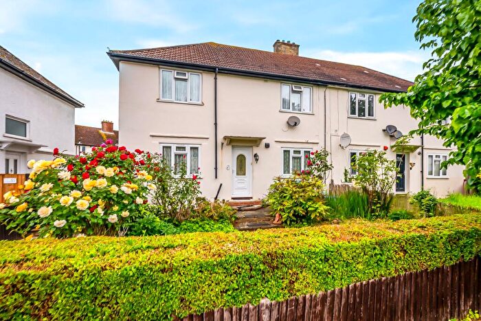 2 Bedroom Maisonette For Sale In Woodstock Way, Mitcham, CR4