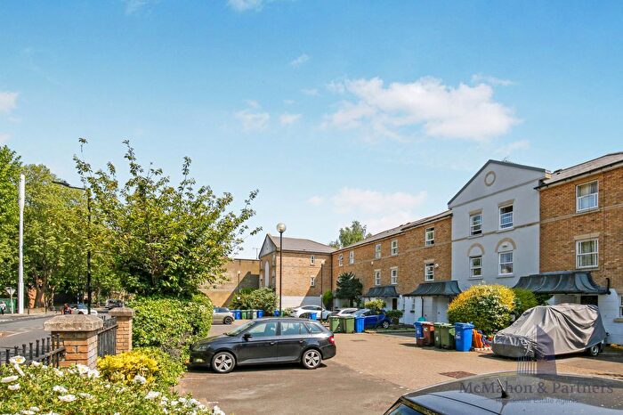 4 Bedroom End Of Terrace House To Rent In London, SE5