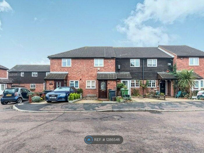 2 Bedroom Terraced House To Rent In Niagara Close, Cheshunt, Waltham Cross EN8