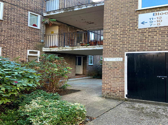 1 Bedroom Flat For Sale In Baron Court, Reading, Berkshire, RG30