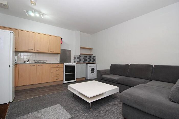 1 Bedroom Flat To Rent In Morris Lane, Leeds, LS5