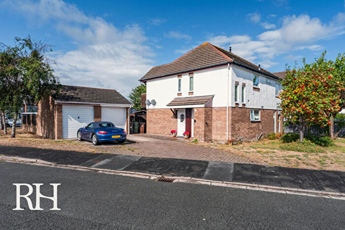 2 Bedroom Flat To Rent In Liddell Drive, Craig Y Don, Llandudno, Conwy, LL30