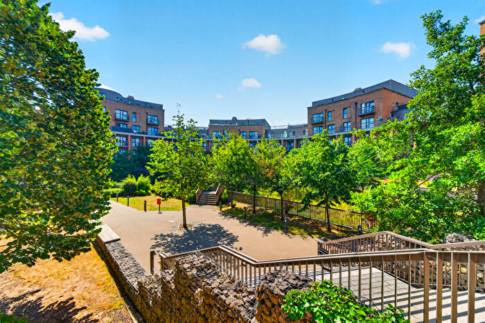 1 Bedroom Flat For Sale In Palladian Court, Cabot Close, Croydon, Surrey, CR0