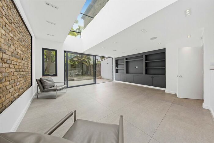 4 Bedroom End Of Terrace House To Rent In Cheriton Square, Balham, London, SW17