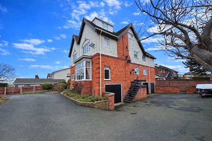 2 Bedroom Flat For Sale In Lache Lane, Chester, Cheshire, CH4