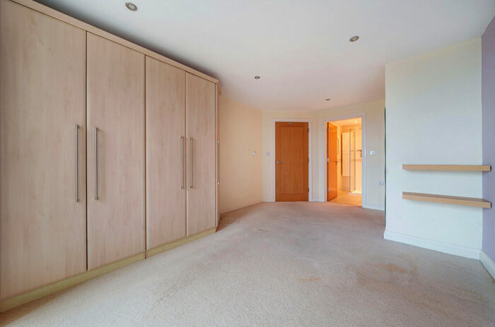 2 Bedroom Apartment For Sale In The Esplanade, Bognor Regis, West Sussex, PO21