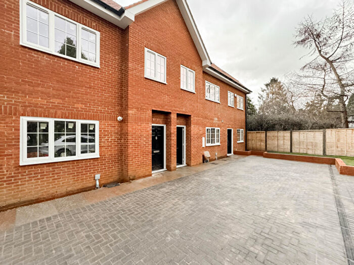 4 Bedroom House To Rent In Pinecoat Drive, CR8