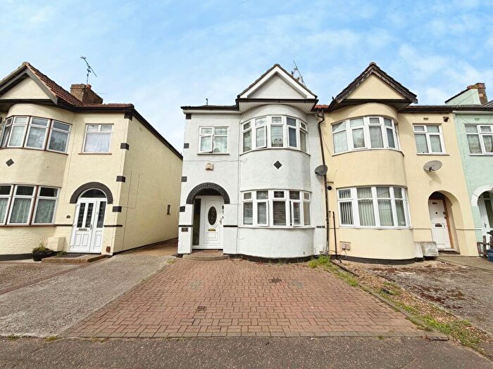 4 Bedroom End Of Terrace House For Sale In Stadium Road, Southend-on-Sea, Essex, SS2