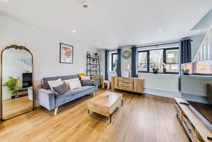 1 Bedroom Coach House To Rent In The Coach House, Sabir Court, Crescent Road, Temple Cowley, OX4