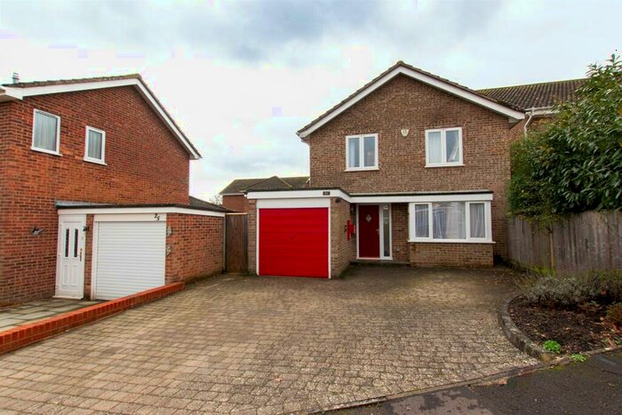 3 Bedroom Detached House To Rent In The Warren, Burgess Hill, RH15