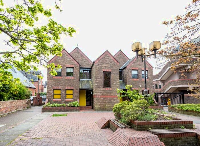 1 Bedroom Apartment To Rent In Chariotts Place, Windsor, Berkshire, SL4