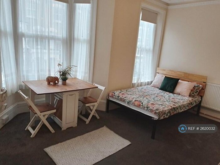 Studio To Rent In Fairbridge Road, London, N19