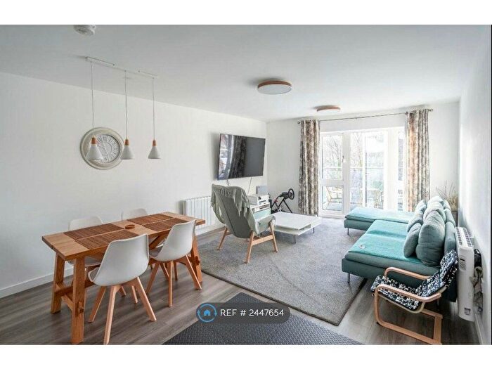 3 Bedroom Flat To Rent In Frogmore Road, Hemel Hempstead, HP3