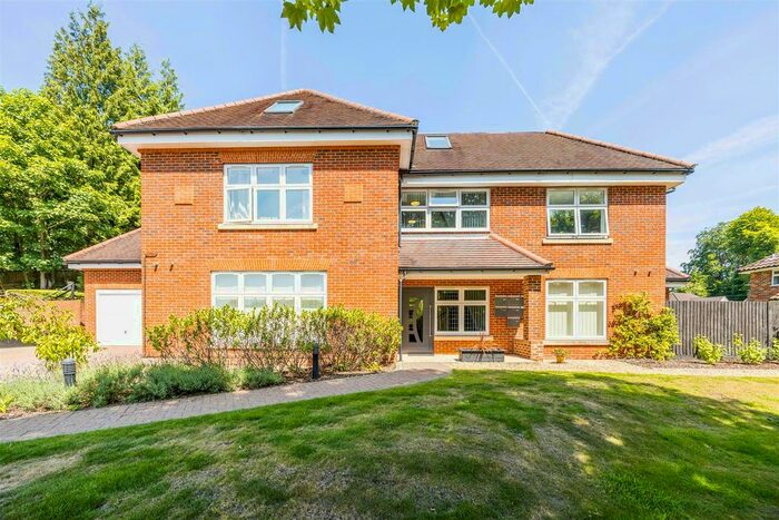 2 Bedroom Flat To Rent In Carlton Road, Reigate, RH2