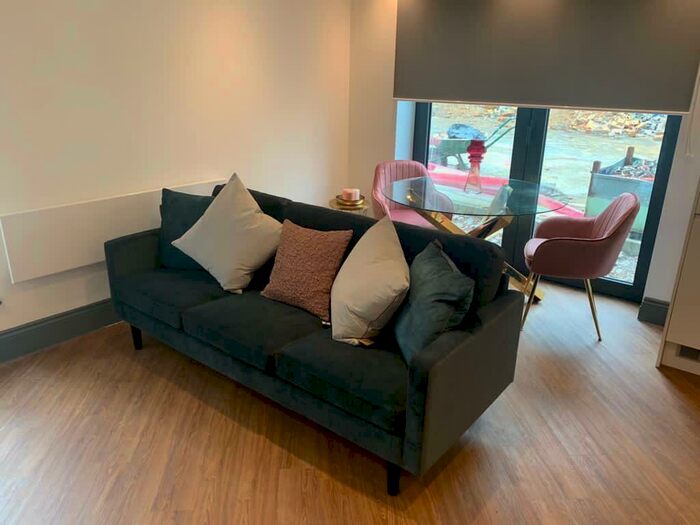 2 Bedroom Apartment To Rent In Lister Hill, LS18