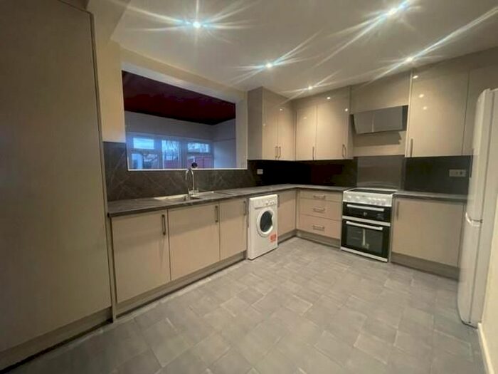 3 Bedroom Terraced House To Rent In Slough, Berkshire, SL3