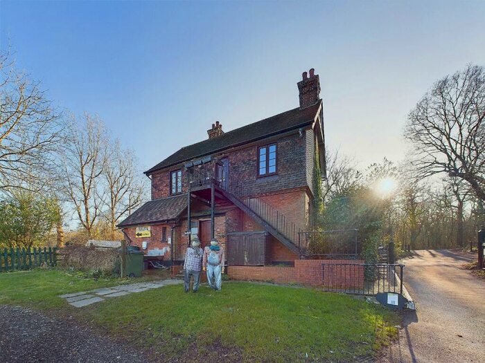 2 Bedroom Flat To Rent In Shooters Hill, Welling, Kent, DA16