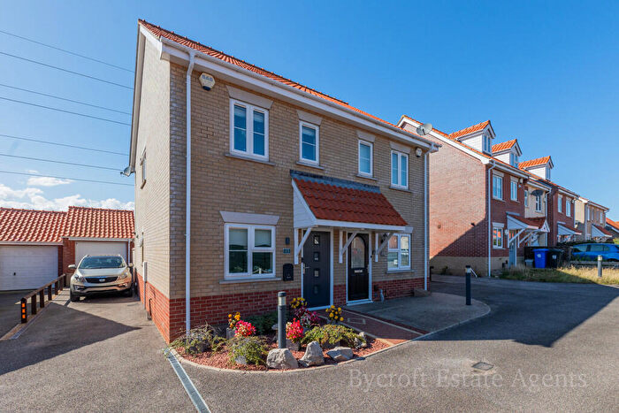 2 Bedroom Semi-Detached House For Sale In Broad Fleet Close, Oulton, Lowestoft, NR32
