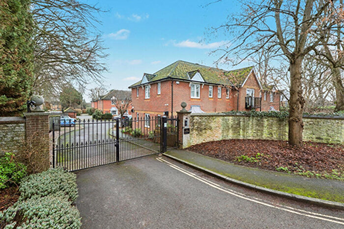 1 Bedroom Flat For Sale In The Sycamores, Headington, OX3