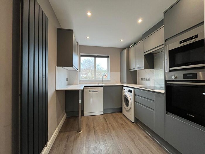 2 Bedroom Apartment To Rent In Westview Close, Redhill, RH1