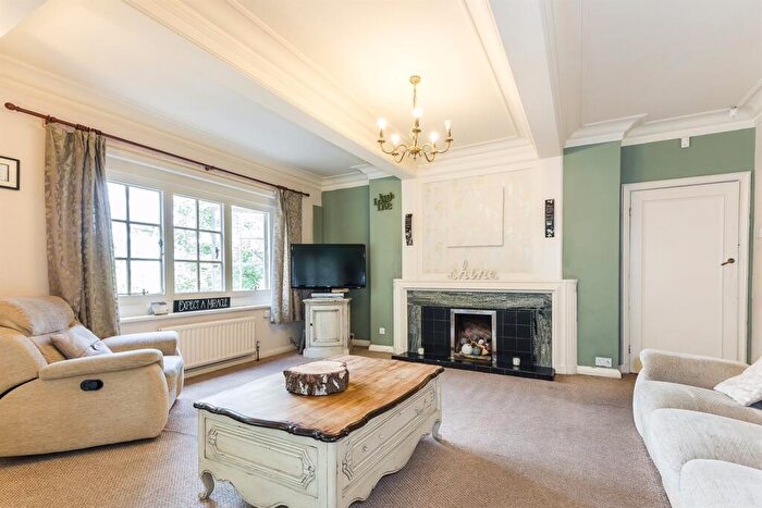 8 Bedroom Detached House To Rent In Langham House, Elm Bank Drive, NG3