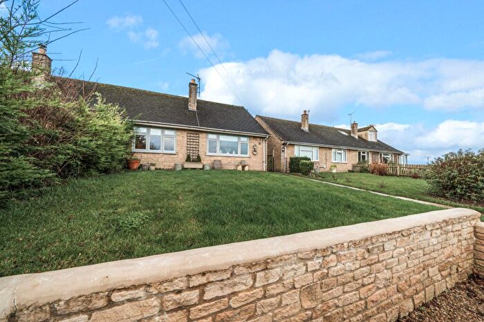 2 Bedroom Semi-Detached Bungalow To Rent In Quarry Ground, Fifield, OX7