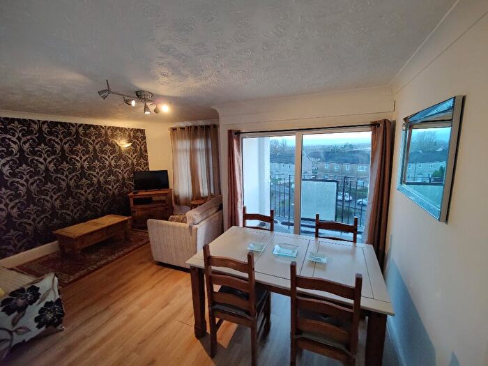 3 Bedroom Flat To Rent In Attlee Place, Clydebank, G81