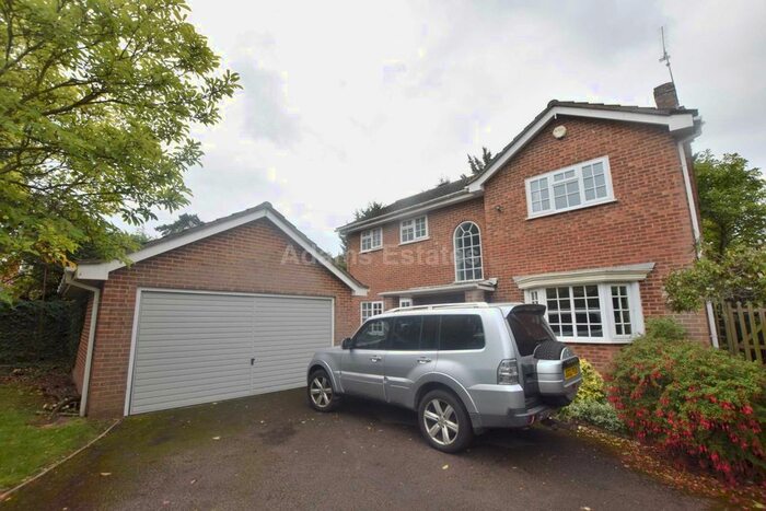 4 Bedroom Detached House To Rent In Sutherland Avenue, Reading, RG2