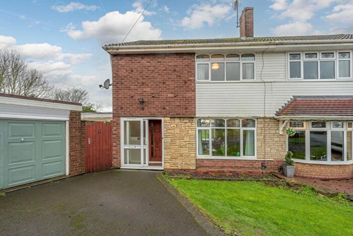 3 Bedroom Semi-Detached House For Sale In Greenfield View, Brownswall Estate, DY3