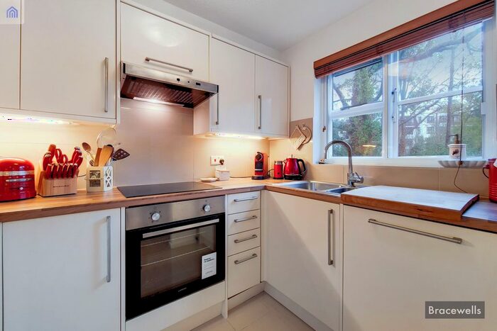 2 Bedroom Flat To Rent In Pages Hill, London, N10