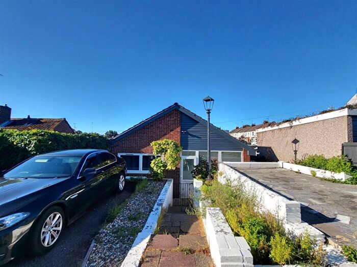 2 Bedroom Detached Bungalow To Rent In Clifton Road, Gillingham, ME7