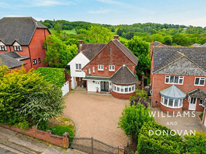 5 Bedroom Detached House For Sale In Fernlea Road, South Benfleet, SS7