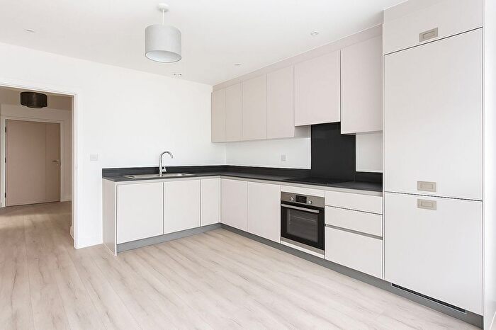 2 Bedroom Flat To Rent In Libra Road, London, E13