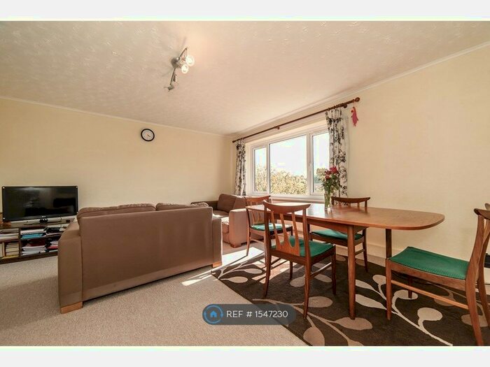 2 Bedroom Flat To Rent In Middlefields, Croydon, CR0