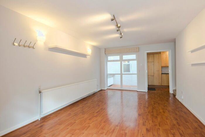 2 Bedroom Mews House To Rent In Christophers Mews, London, W11