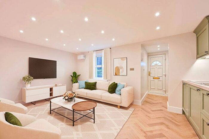 1 Bedroom Maisonette For Sale In St. Andrews Road, Surbiton, KT6