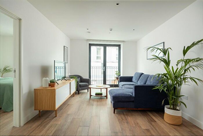 1 Bedroom Flat To Rent In Three Colts Lane, London, E2