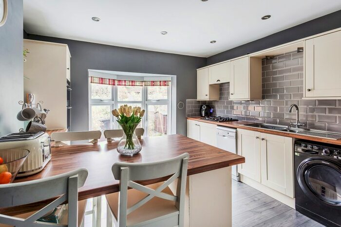 3 Bedroom Maisonette To Rent In Ref: Se - Westview Avenue, Warlingham CR3