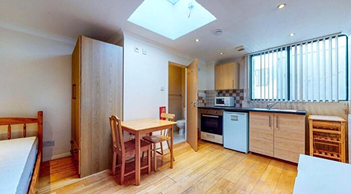 Apartment To Rent In Chalk Farm Road, London, NW1